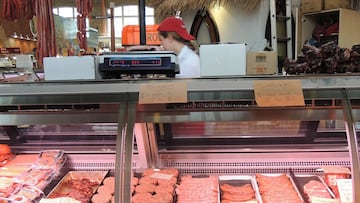 Un carnicero de confianza revela cómo debes pedir el pollo para que te salga lo más barato posible