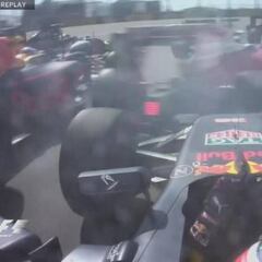 Vettel, fuera de carrera: Kvyat ahora sí tuvo la culpa