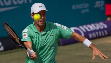 Roberto Bautista ejecuta un golpe cortado en las semifinales del torneo de Mallorca.