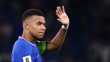 France's forward #10 Kylian Mbappe waves after winning the FIFA World Cup 2026 Group D European qualification football match between France and Iceland at the Parc des Princes stadium in Paris, on September 9, 2025. (Photo by FRANCK FIFE / AFP)