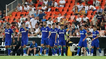 Los jugadores del Getafe, cabizbajos en un partido de liga de esta temporada.