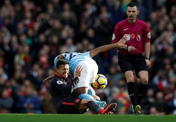 Así fue el ingrato partido de Alexis ante el Manchester City