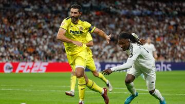 MADRID, 05/10/2024.- El centrocampista del Real Madrid Eduardo Camavinga ante el defensa del Villarreal Raúl Albiol durante el partido de la jornada 9 de Liga que disputan Real Madrid y Villarreal este sábado en el estadio Santiago Bernabéu. EFE/Javier Lizón