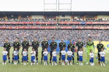 El Himno Nacional fue abucheado por la afición Hondureña.