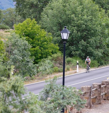 Benjamín Prades en la subida al Piornal, puerto inédito de la Vuelta España.