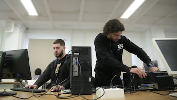 Taller de orientación e instrucción laboral con certificación en Profesionalidad Informática, de la Fundación Quiero Trabajo, el Centro Penitenciario de Jóvenes, a 12 de noviembre de 2025, en Roca del Vallès, Barcelona, Catalunya (España).
12 NOVIEMBRE 2025;PRISIÓN;CÁRCEL;CATALUÑA;
David Zorrakino / Europa Press
12/11/2025