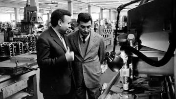 foto storiche bn Ferruccio Lamborghini e Sig. Malossi caporeparto in fabbrica