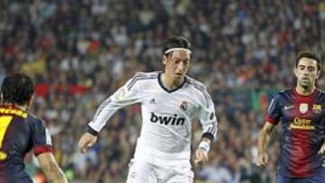 Özil ha resistido el asalto de Modric y Kaká