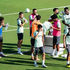 El favorito inicia la Conference