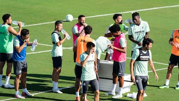 El Villarreal, en el entrenamiento previo al partido de Conference.