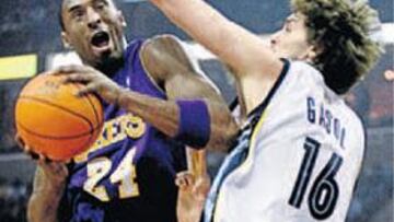 <b>FRENAZO A LAS ESTRELLAS. </b>Gasol y los Grizzlies frenaron a Bryant.