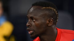 What punishment has Sadio Mané had for punching Bayern Munich teammate?