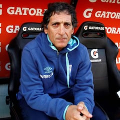 Mario Salas aún espera por un refuerzo más en Católica