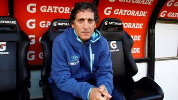 Mario Salas aún espera por un refuerzo más en Católica