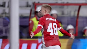 Antwerp (Belgium), 13/12/2023.- Arthur Vermeeren
 of Antwerp celebrates after scoring the opening goal during the UEFA Champions League group stage soccer match between Royal Antwerp and FC Barcelona, in Antwerp, Belgium, 13 December 2023. (Liga de Campeones, Bélgica, Amberes) EFE/EPA/OLIVIER MATTHYS
