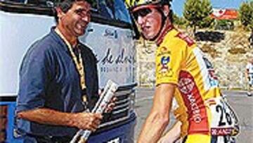 <b>EN LA VUELTA</b>. El técnico del Málaga, Juande Ramos, presenció ayer el final de etapa en Sierra Nevada y departió con el líder de la Vuelta Isidro Nozal.