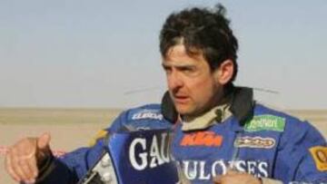 <b>MALA CAÍDA.</b> El piloto sufrió una aparatosa caída en Almería.