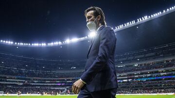 Solari se mantiene invicto en clásicos tras empate con Chivas