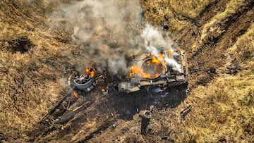 FILE PHOTO: A Russian tank burns in a field near the town of Vuhledar, amid Russia's attack on Ukraine, in Donetsk region, Ukraine in this handout picture released November 5, 2023. Press Service of the 72nd Black Zaporozhians Separate Mechanized Brigade of the Ukrainian Armed Forces/Handout via REUTERS ATTENTION EDITORS - THIS IMAGE HAS BEEN SUPPLIED BY A THIRD PARTY./File Photo
