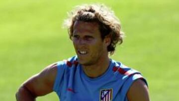 Forlán no se entrena por una inflamación en la tibia