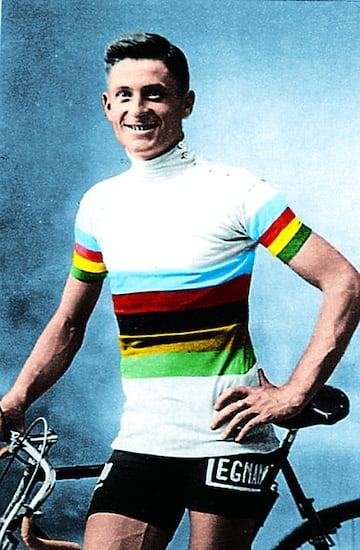 El primer Mundial de ciclismo en carretera se celebr¨® en 1927 en N¨¹rburg, Alemania. Los corredores se dividieron en dos categor¨ªas, profesional y amateur. Aunque participaron en la misma carrera, se otorgaron dos t¨ªtulos: para el italiano Alfredo Binda, el de ¨¦lite, y el belga Jean Aerts, que acab¨® quinto y primero entre los aficionados. La cita se disput¨® en el circuito de N¨¹rburgring, donde se presentaron 55 participantes.