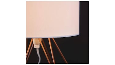 Ilumina cualquier rincón con la lámpara de mesa más vendida en Amazon, en tres colores