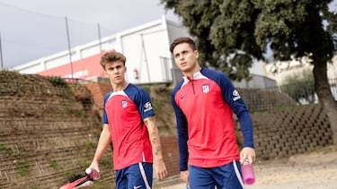 Rodrigo Riquelme y Pablo Barrios, durante un entrenamiento del Atlético.