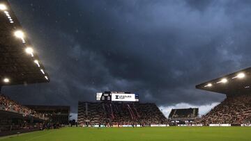 FORT LAUDERDALE, FLORIDA - AUGUST 02: A view of the stadium during a severe weather delay prior to the Leagues Cup 2023 Round of 32 match between Orlando City SC and Inter Miami CF at DRV PNK Stadium on August 02, 2023 in Fort Lauderdale, Florida. Mike Ehrmann/Getty Images/AFP (Photo by Mike Ehrmann / GETTY IMAGES NORTH AMERICA / Getty Images via AFP)