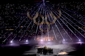 Gran espectaculo de luz y color en la ceremonia de clausura de los Juegos Olímpicos de París 2024, en el Stade de France.