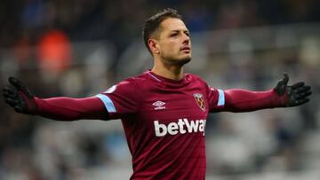 Javier Hernández jugando con el West Ham.