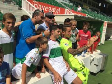 José Antonio Caro y Javi Jiménez posan como nuevos jugadores del Elche.