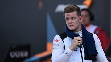 Mick Schumacher, de la escudería estadounidense Haas, deja ir sus primeros puntos en Fórmula 1 en el GP de Miami luego de un incidente con Sebastian Vettel.