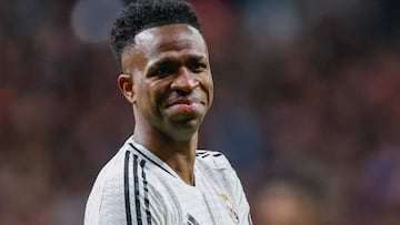 Real Madrid's Brazilian forward #07 Vinicius Junior gestures during the UEFA Champions League Round of 16 second leg football match between Club Atletico de Madrid and Real Madrid CF at the Metropolitano stadium in Madrid on March 12, 2025. (Photo by Oscar DEL POZO CA�AS / AFP)