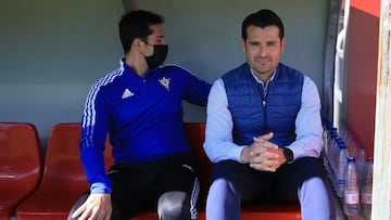 Lolo Escobar (a la derecha de la imagen) antes de comenzar el choque ante el Almería.