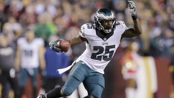 El running back anunció su despedida de la liga luego de firmar un contrato de un día para poder retirarse como miembro del equipo de Philadelphia.