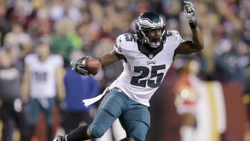 El running back anunci&oacute; su despedida de la liga luego de firmar un contrato de un d&iacute;a para poder retirarse como miembro del equipo de Philadelphia.