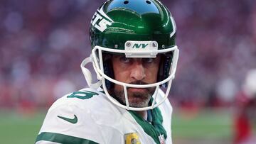 GLENDALE, ARIZONA - NOVEMBER 10: Aaron Rodgers #8 of the New York Jets looks on in the first quarter against the Arizona Cardinals at State Farm Stadium on November 10, 2024 in Glendale, Arizona. Chris Coduto/Getty Images/AFP (Photo by Chris Coduto / GETTY IMAGES NORTH AMERICA / Getty Images via AFP)