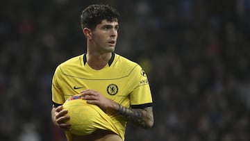 Chelsea's Christian Pulisic holds the ball during the English Premier League soccer match between Aston Villa and Chelsea at Villa Park in Birmingham, England, Sunday, Dec. 26, 2021. (AP Photo/Rui Vieira)