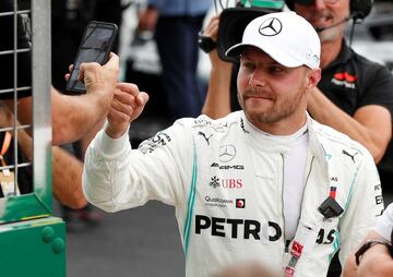 Valtteri Bottas ha logrado la pole position en el GP de Gran Bretaña 2019. Bottas ha derrotado a Lewis Hamilton y Charles Leclerc en un final frenético, ya que el finés ha conseguido su décima primera posición por seis y 79 milésimas.