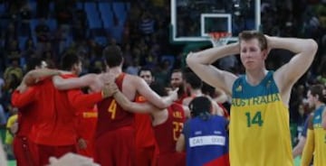 Agónica batalla por el bronce: Australia-España en imágenes