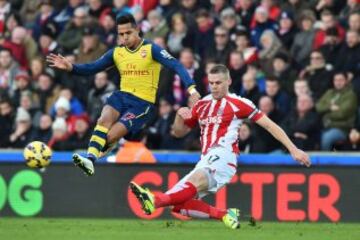 Alexis Sánchez jugó todo el partido y pese a algunas buenas jugadas, no pudo ayudar al Arsenal que pagó caro el pésimo primer tiempo.