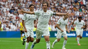 MADRID, 07/06/2025.- El exjugador del Real Madrid Raúl González Blanco celebra un gol que marcó en el partido benéfico de leyendas XII Corazón Classic Match Real Madrid-Borussia Dortmund este sábado en el Santiago Bernabéu en Madrid. EFE/ Juanjo Martín