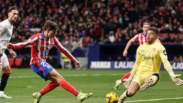Álvaro, a la derecha, ante el Atlético.