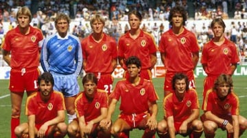 Normalmente la Selección de Bélgica se quedaba en fase de grupos cuando participaba en un Mundial. En España 1982 dio un pequeño salto al avanzar a una segunda fase, pero lo que hizo en 1986 fue notable al meterse hasta las semifinales y caer con Argentina. En el duelo por el tercer lugar también cayeron ante la Francia de Michel Platini.