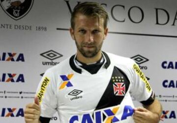 33. Felipe Seymour (@felipeseymour). Futbolista. Tiene 57.084 seguidores.