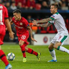 El esfuerzo de Aránguiz no es suficiente para el Leverkusen