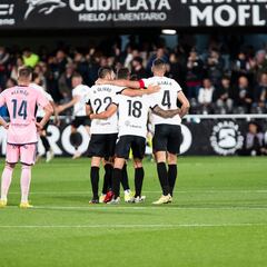 Los fallos del Oviedo dan aire al Cartagena