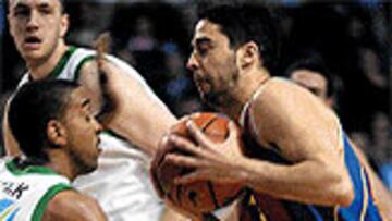 <b>POCA PÓLVORA.</b> Bullock frena una internada de Navarro.