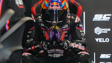 Jorge Martín, en el box de Aprilia.