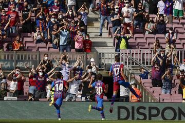 Luuk De Jong celebrando su gol, el segundo del Barcelona 